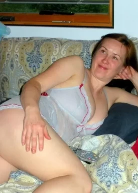 Толстая жена в пеньюаре желает секса (34 фото)