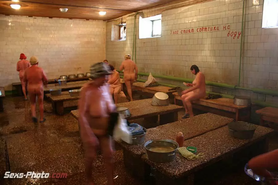 Голые в общественных банях (10 фото)