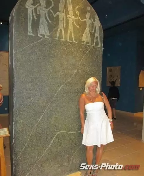 Зрелая тётя съездила в Египет и поняла что в 45 еще ого-го,голая короче. (14 фото)
