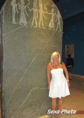 Зрелая тётя съездила в Египет и поняла что в 45 еще ого-го,голая короче. (14 фото)