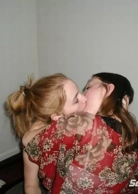 Студентки лесбиянки делают хорошо друг дружке. (14 фото)