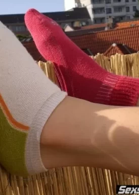 Жена с волосней на теле любит секс в носках (17 фото)
