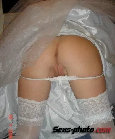Невеста сняла белоснежные плавочки и показала очко. (7 фото)
