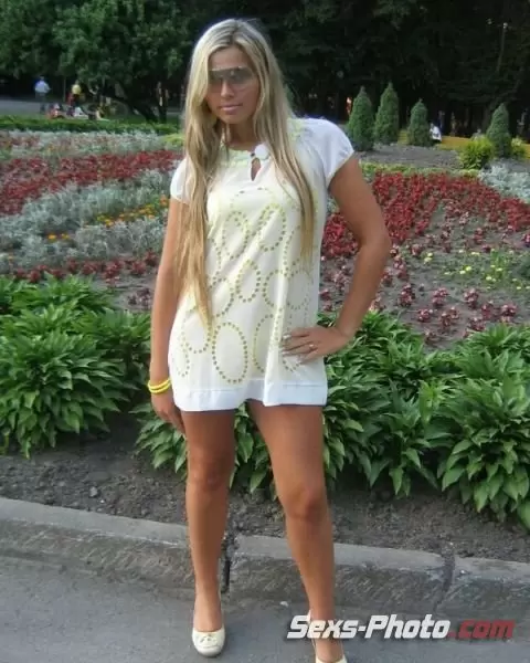 Русская девка в голом виде ждет не дождется секса. (5 фото)